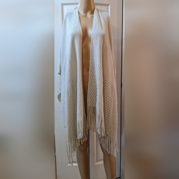 Pre-owned the skyline collection long beige shaw wrap, TD - Picture 1 of 3